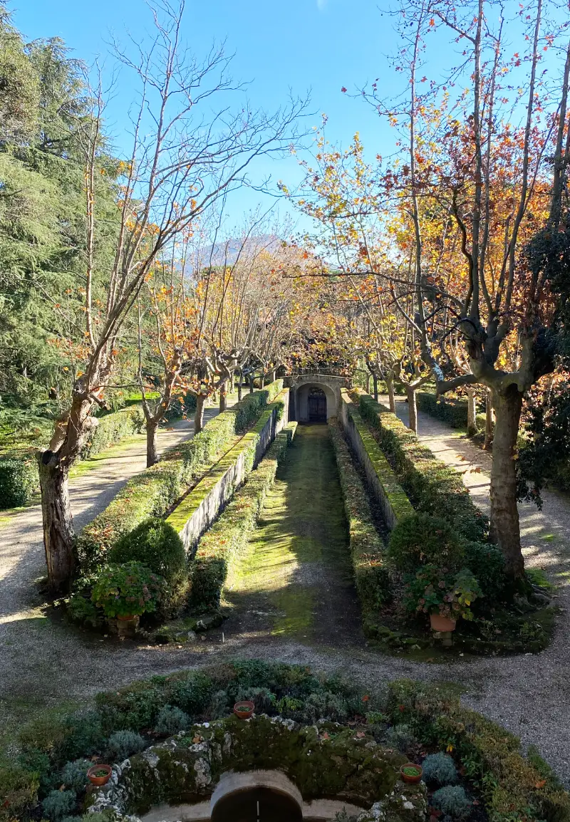 Sentiero giardino Villa Muti Bussi